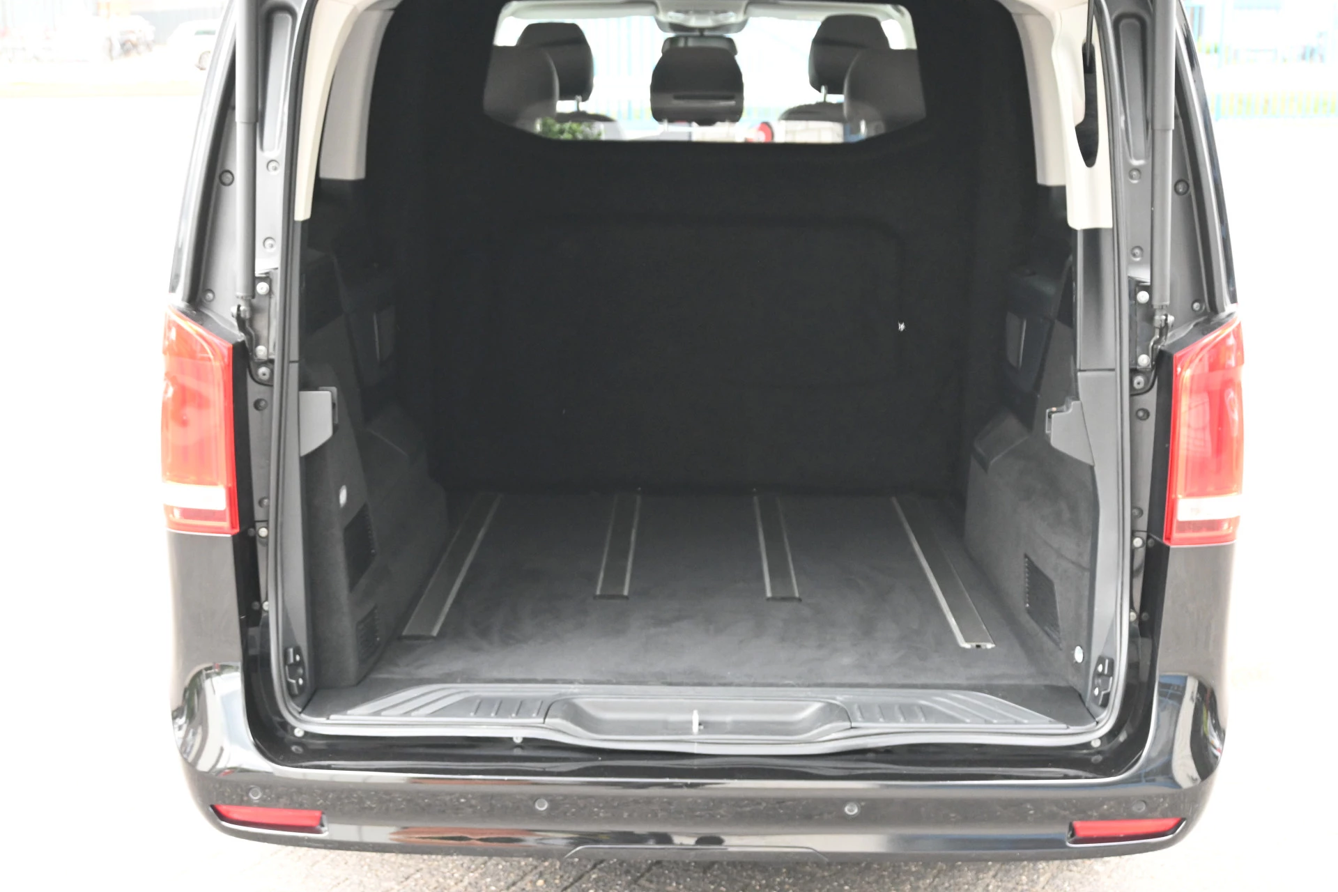 Mercedes-Benz V-Class 2024 - 250d L2 DC Bild 17