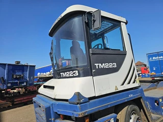Terberg RT283 | TERMINAL TRACTOR 4X4| TURNING CHAIR. | AUTOMATIC GEAR |19208 HOURS HYDRAULIC SYSTEM. 2016 - N/A immagine 8