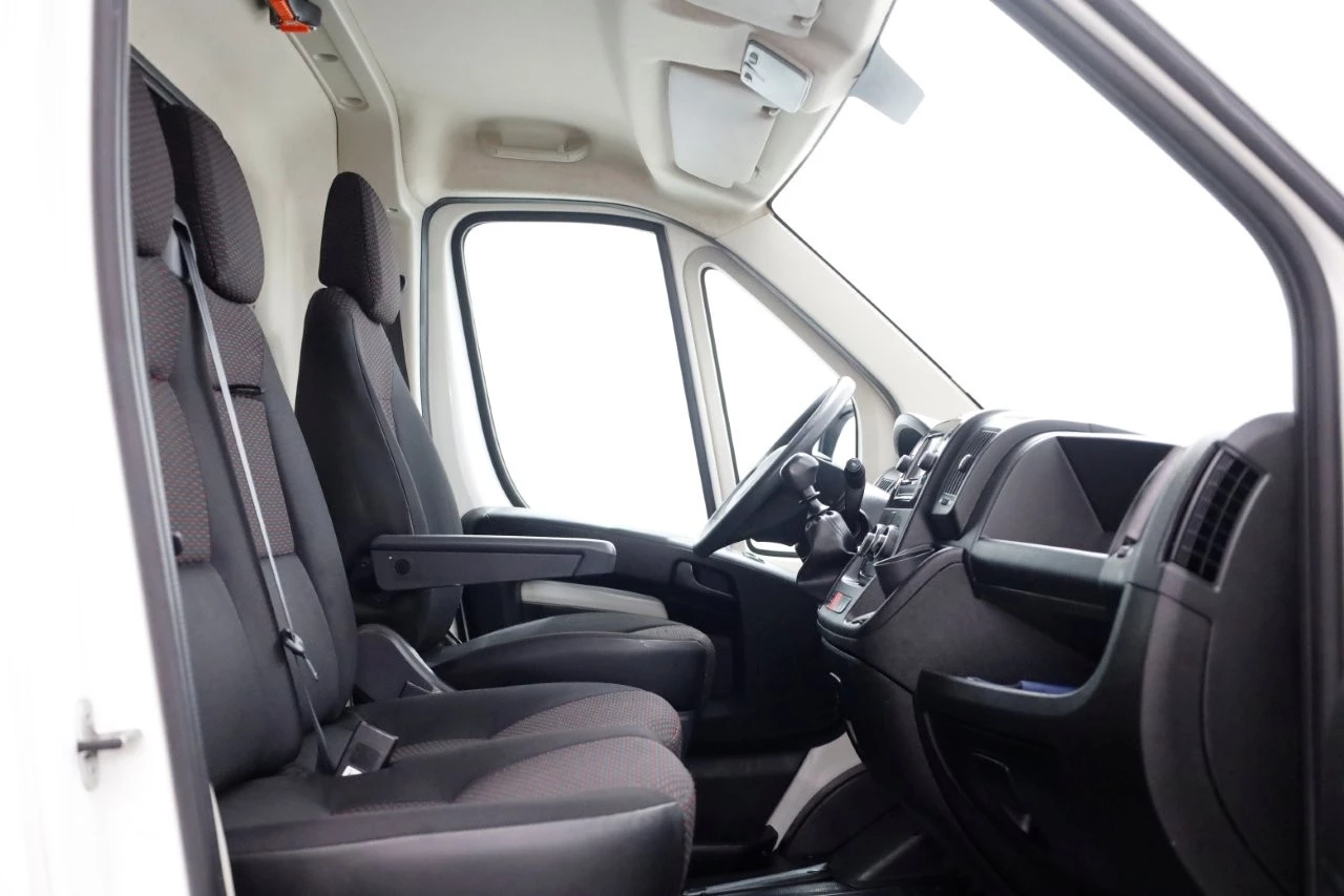 Peugeot Boxer 2020 - 2.2 BlueHDi 120pk L2H2 Premium Airco/Camera 08-2020 image 3