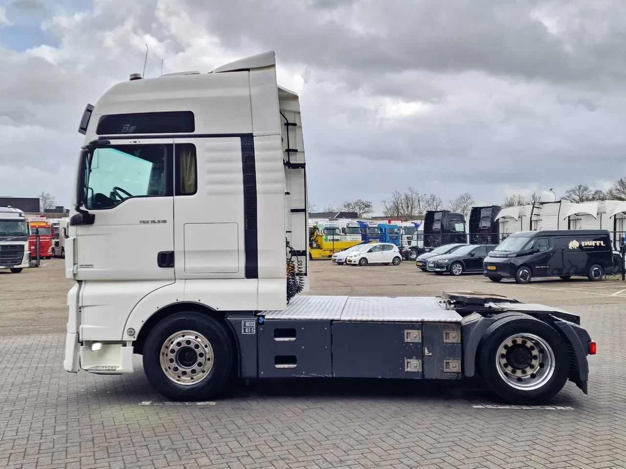 MAN TGX 2020 - 18.510 4x2 - Lowdeck - Custom interior - Full air - Night clima - Euro 6 - Alloy wheels imagem 4