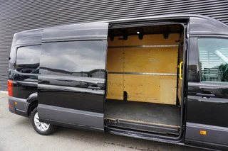 Volkswagen Crafter 2021 - 140pk L4H3/L3H2 Apple Carplay Camera Trekhaak Parkeersensoren 17" Velgen Stoelverwarming image 3 thumbnail