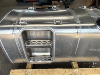 DAF N/A - Brandstoftank Diesel 580L 2241599 eerste montage compleet met steunen image 1