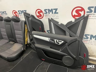Mercedes-Benz N/A - Occ set interieur met zetels W204 Mercedes bild 4