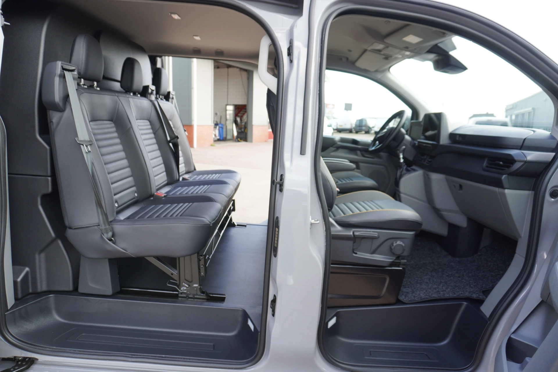 Ford Transit Custom 2024 - 320L 2.0 TDCI 136PK L2H1 Trail DubbelCabine Schuifdeur L/R obrázek 13