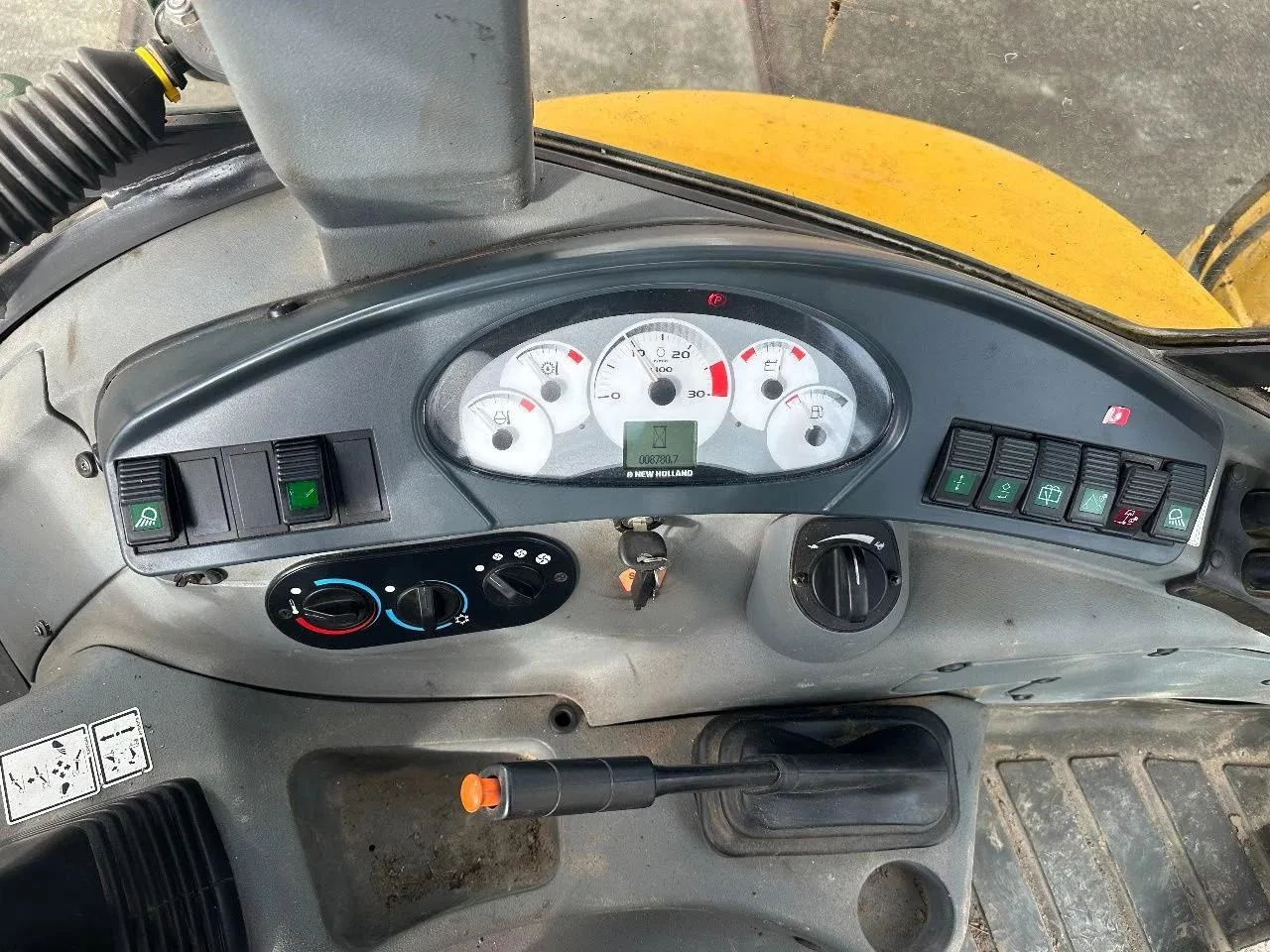 New Holland LB115B 2011 image 16