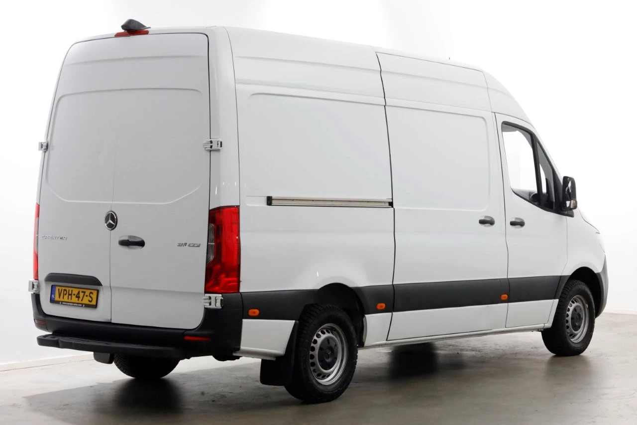 Mercedes-Benz Sprinter 2021 - 311 CDI 115pk RWD 7G Automaat L2H2 Airco/Camera 05-2021 Bild 2