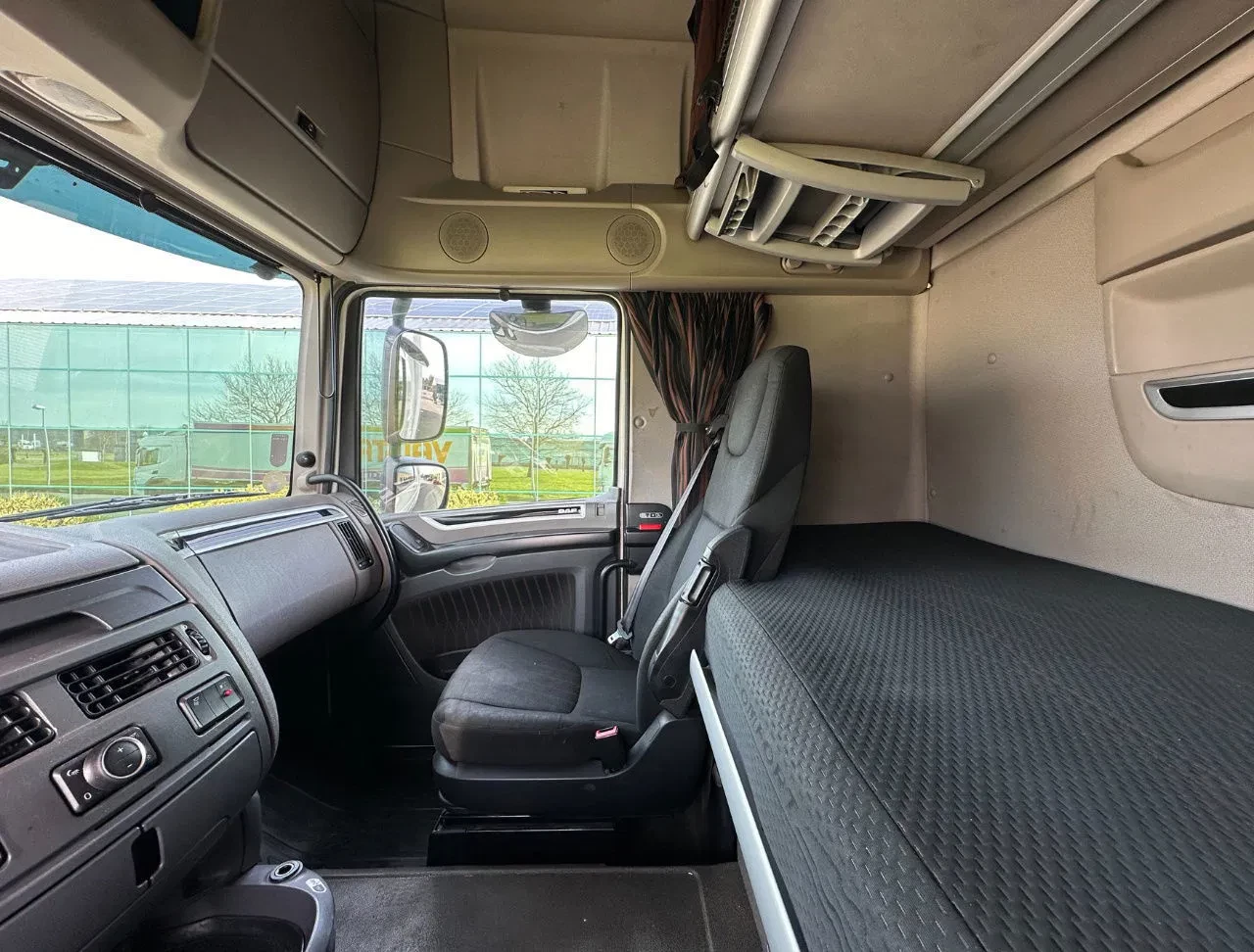 DAF XF480 2018 - FAR SSC 6X2 50 CC COMBI 2x LIFT CARRIER TRS ICELAND TOP CONDITION NL COMBI obrázek 25