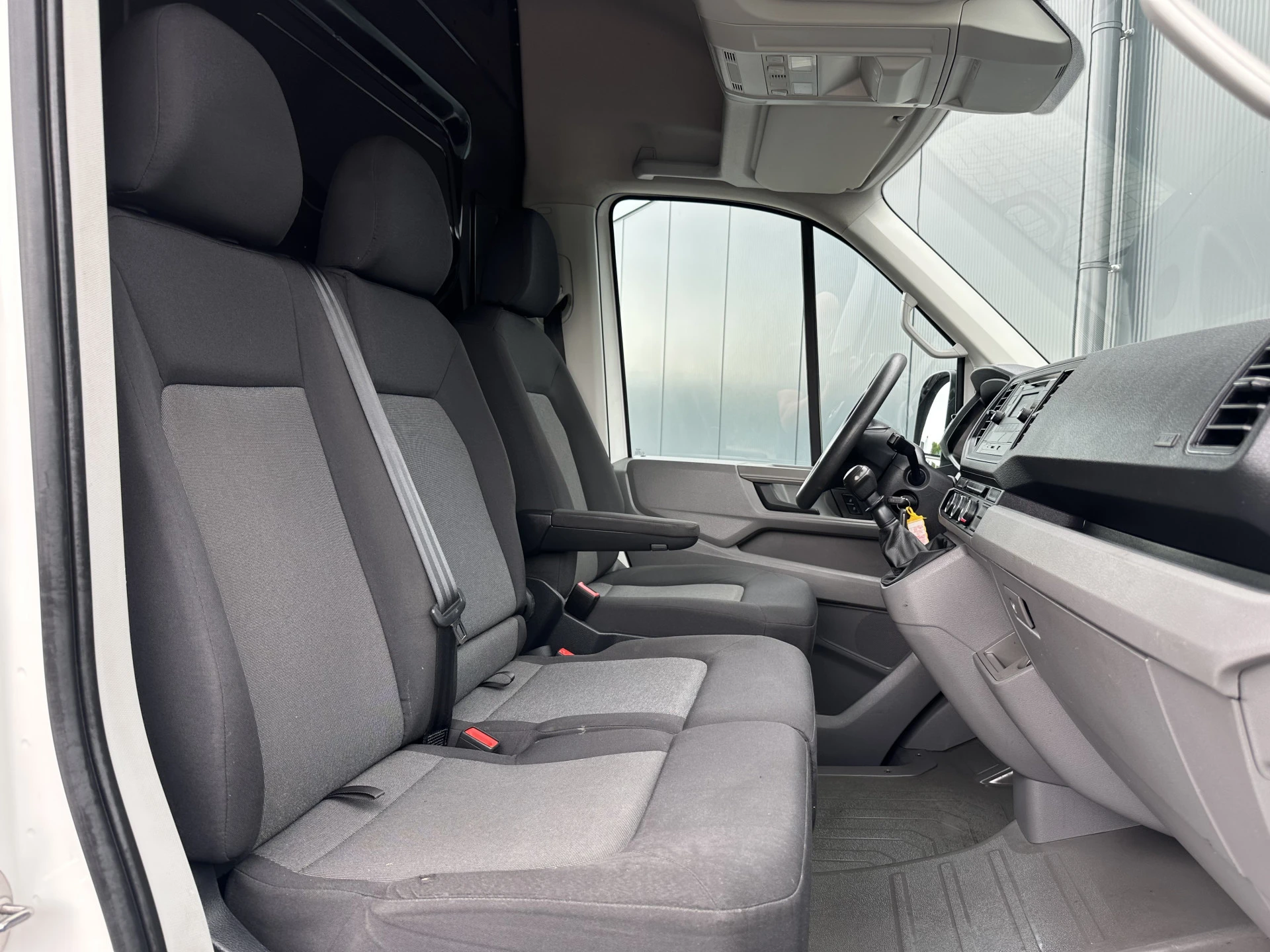 Volkswagen Crafter 2022 - 2.0 TDI / L3H3 / 1e EIG. / IMPERIAAL + LADDER / TREKHAAK / AIRCO / CRUISE / BIJRIJDERSBANK afbeelding 6