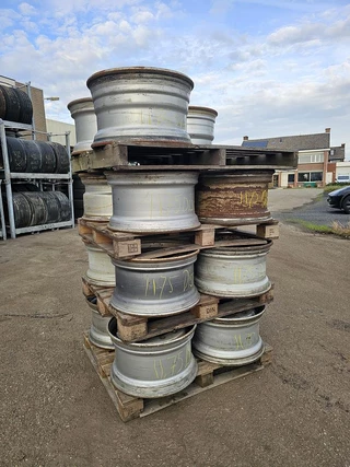 MICHELIN 11.75 X 22.5 DISC RIMS - N/A immagine 1