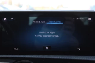 Mercedes-Benz A-Class 2020 - 180 AUT7 AMG LINE WIDESCREEN NAVI CAMERA CARPLAY NL AUTO изображение 24