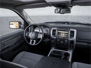 Dodge Ram 1500 2023 - 5.7 V8 Night Edition CrewCab Classic obrazek 3