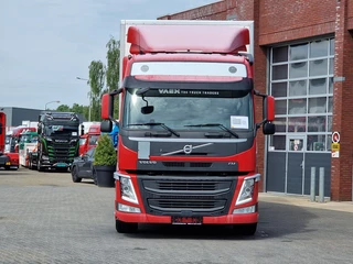 Volvo FM 2018 - 370 Globetrotter 6x2*4 - Box with sidedoors - Loadlift - Full air - Euro 6 obrazek 2