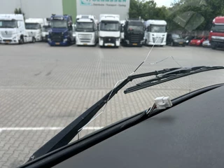 Volvo FM 330 2014 - Globetrotter / 742 dkm image 10