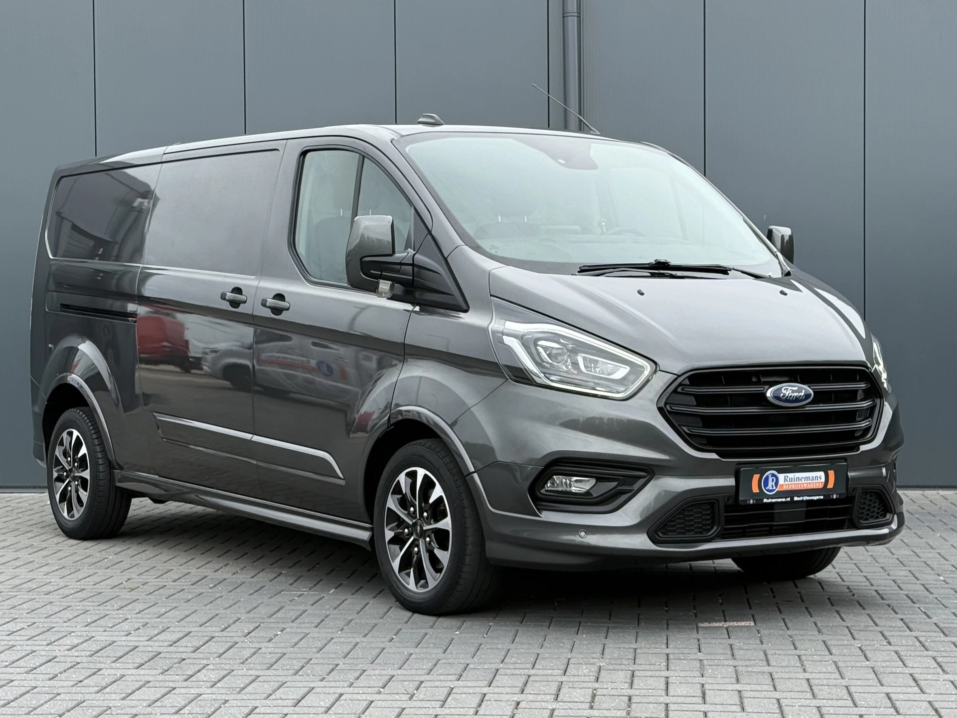 Ford Transit Custom 2020 - 2.0 TDCI 185 PK SPORT / AUTOMAAT / L2H1 / CAMERA / CRUISE / AIRCO / STOELVERW / 17" LMV / LED Bild 4