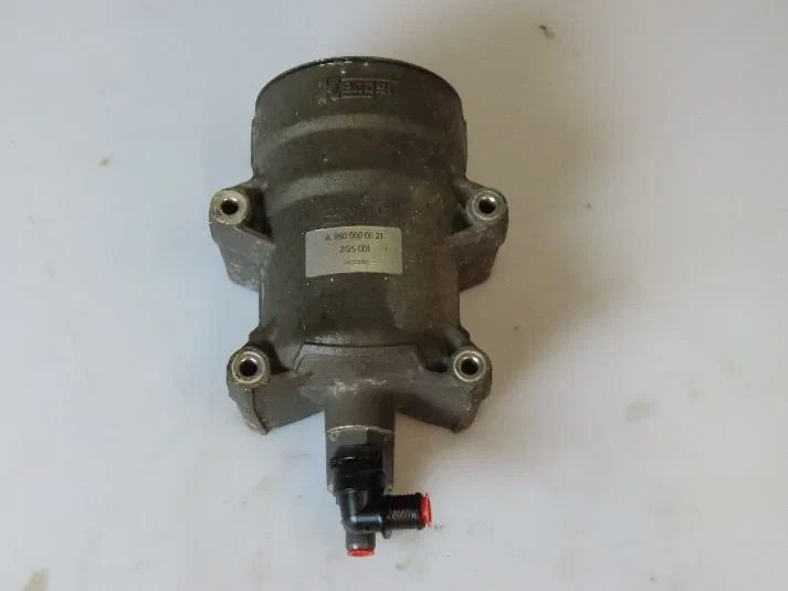 Mercedes-Benz MB - Cooling System Koelvloeistoffilterhuis MP4 afbeelding 1