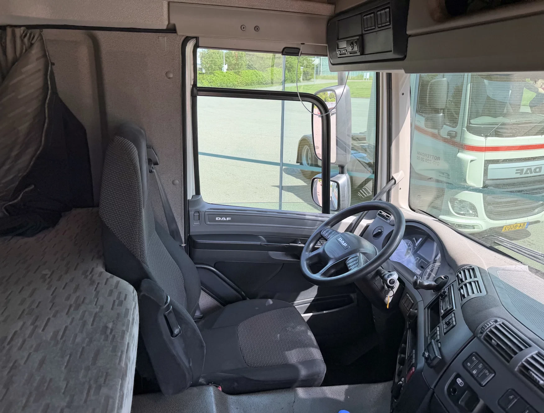 DAF 400 2015 - CF SPACE CAB TOP CONDITION NL TRUCK obrázek 8