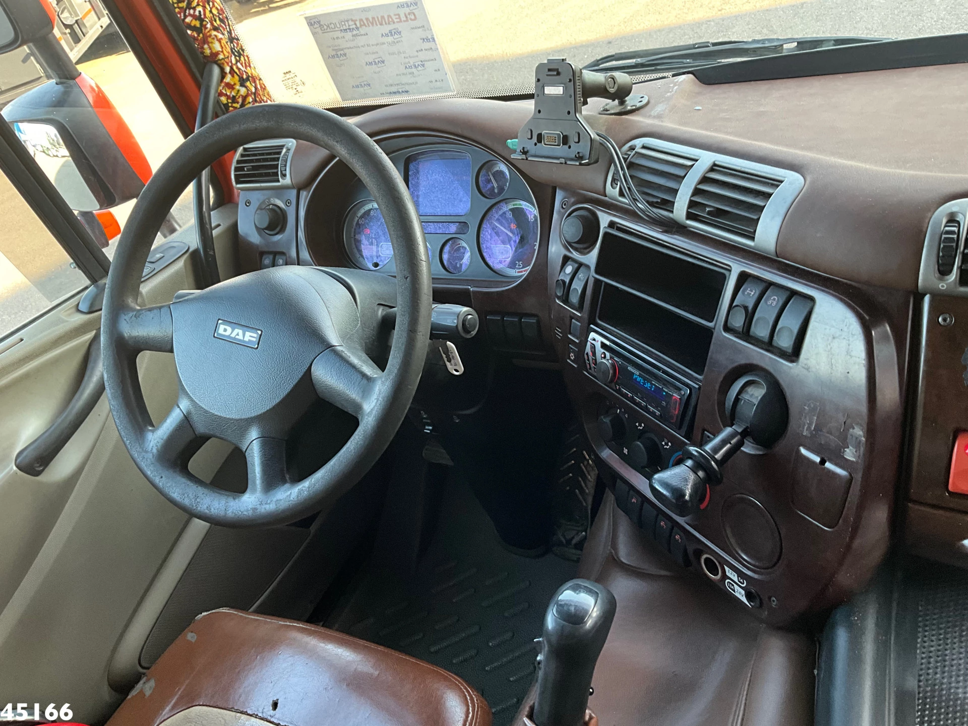 DAF 85 2010 - FAN CF 460 Hyva 18 Ton portaalarmsysteem imagem 11
