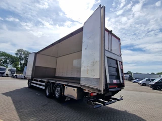 Volvo FM 2018 - 370 Globetrotter 6x2*4 - Box with sidedoors - Loadlift - Full air - Euro 6 obrazek 7
