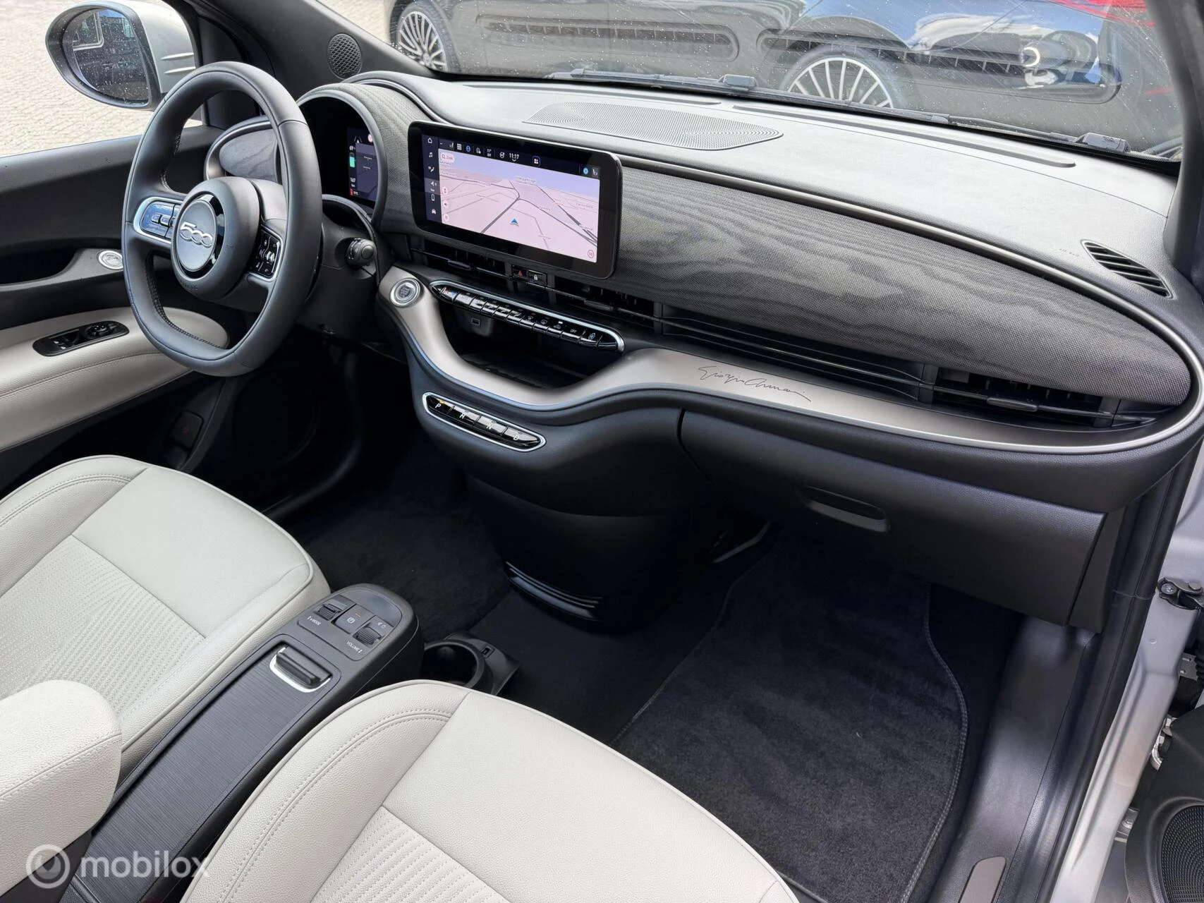 Fiat 500e 2025 - Giorgio Armani 42 kWh 118 PK Airco Navi Pano Leder afbeelding 12