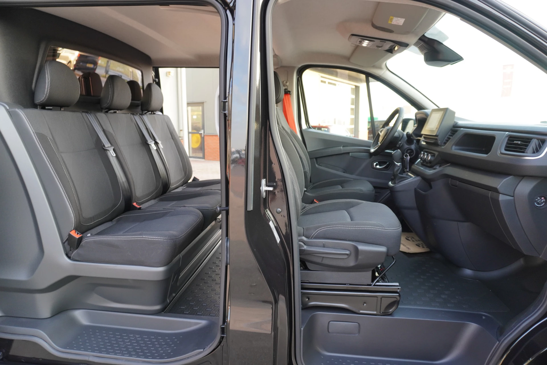 Renault Trafic 2024 - 2.0 Bleu dCi 170PK L2H1 Red Edition DubbelCabine Automaat 20"LM velgen Bild 15