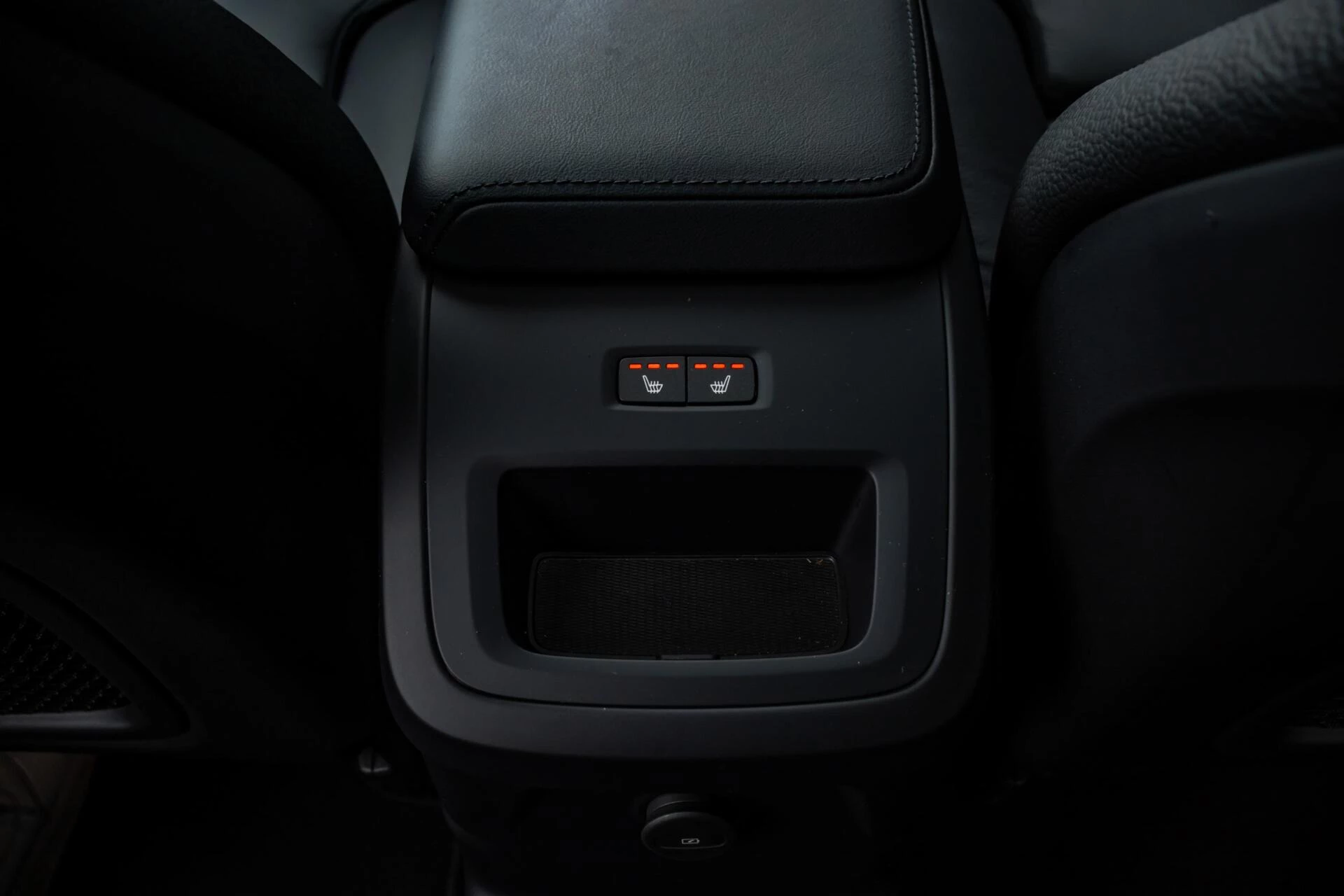 Volvo XC60 2024 - 2.0 T6 Plug-in hyb.AWD Ultra Dark, BTW, Pano, H&K obrázek 25