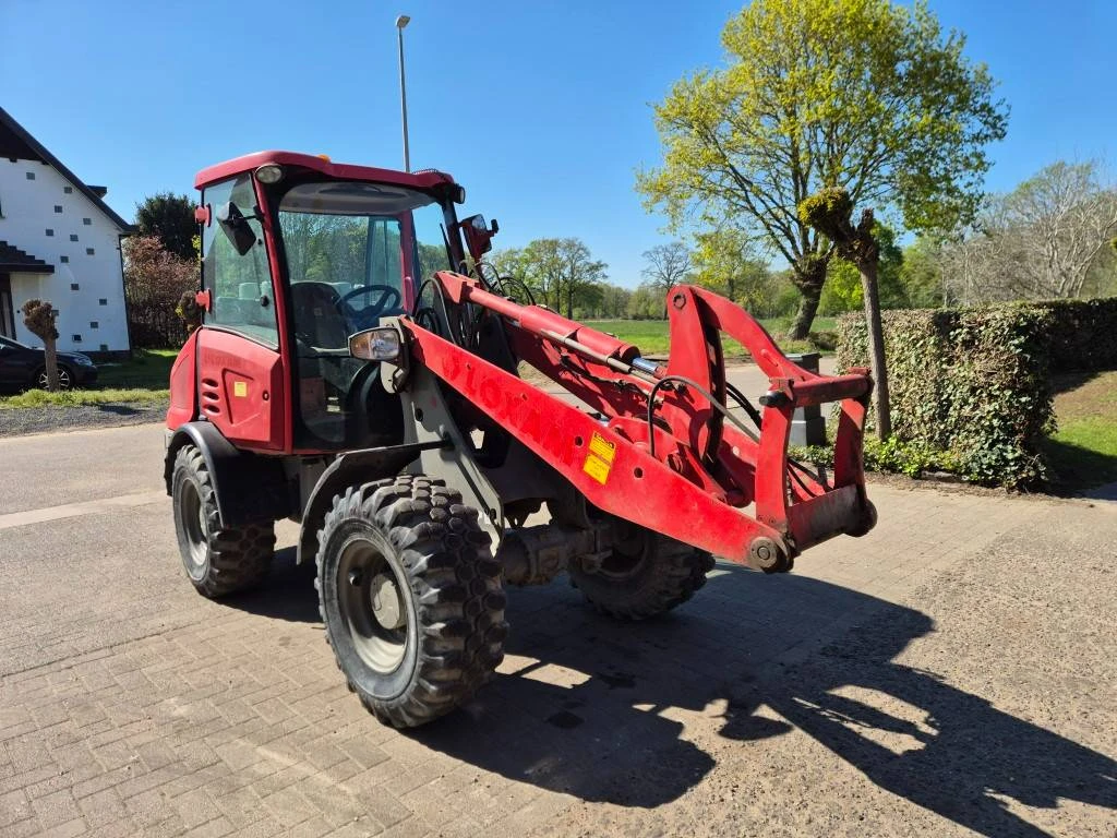 JCB 2018 - 406 obrázek 1
