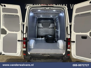 Volkswagen Crafter 2020 - 2.0 TDI 141pk L3H3 (L2H2) Euro6 Airco | Massagestoel | Camera | Apple Carplay | Cruisecontrol obrazek 2