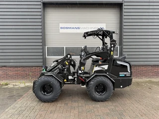 Giant G2700 X-TRA HD+ BLACK edition minishovel NIEUW €805 LEASE 2026 afbeelding 3 miniatuur