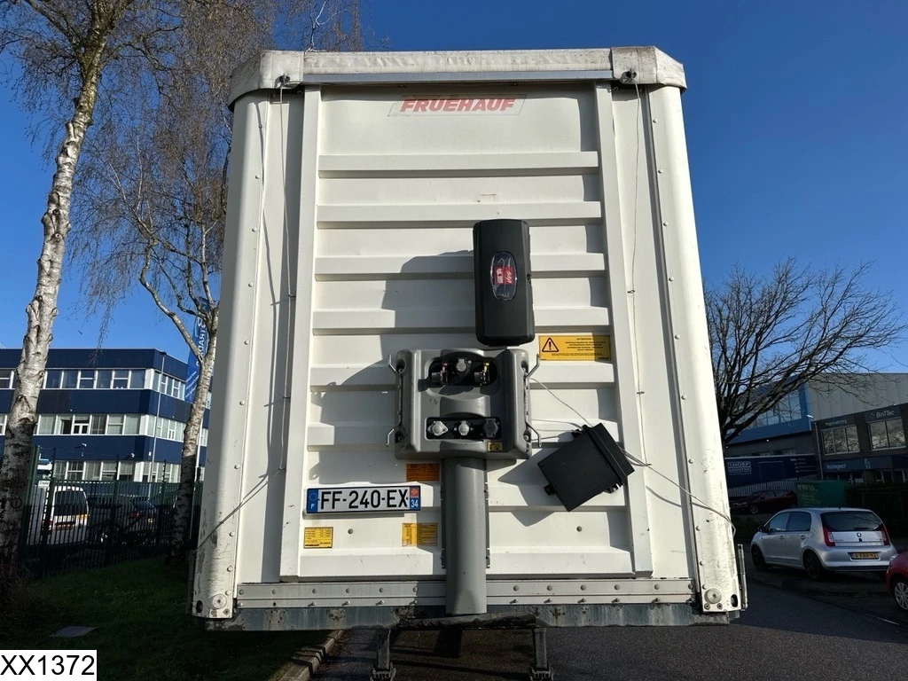 Fruehauf 2019 - Tautliner Lift shaft obrázek 13