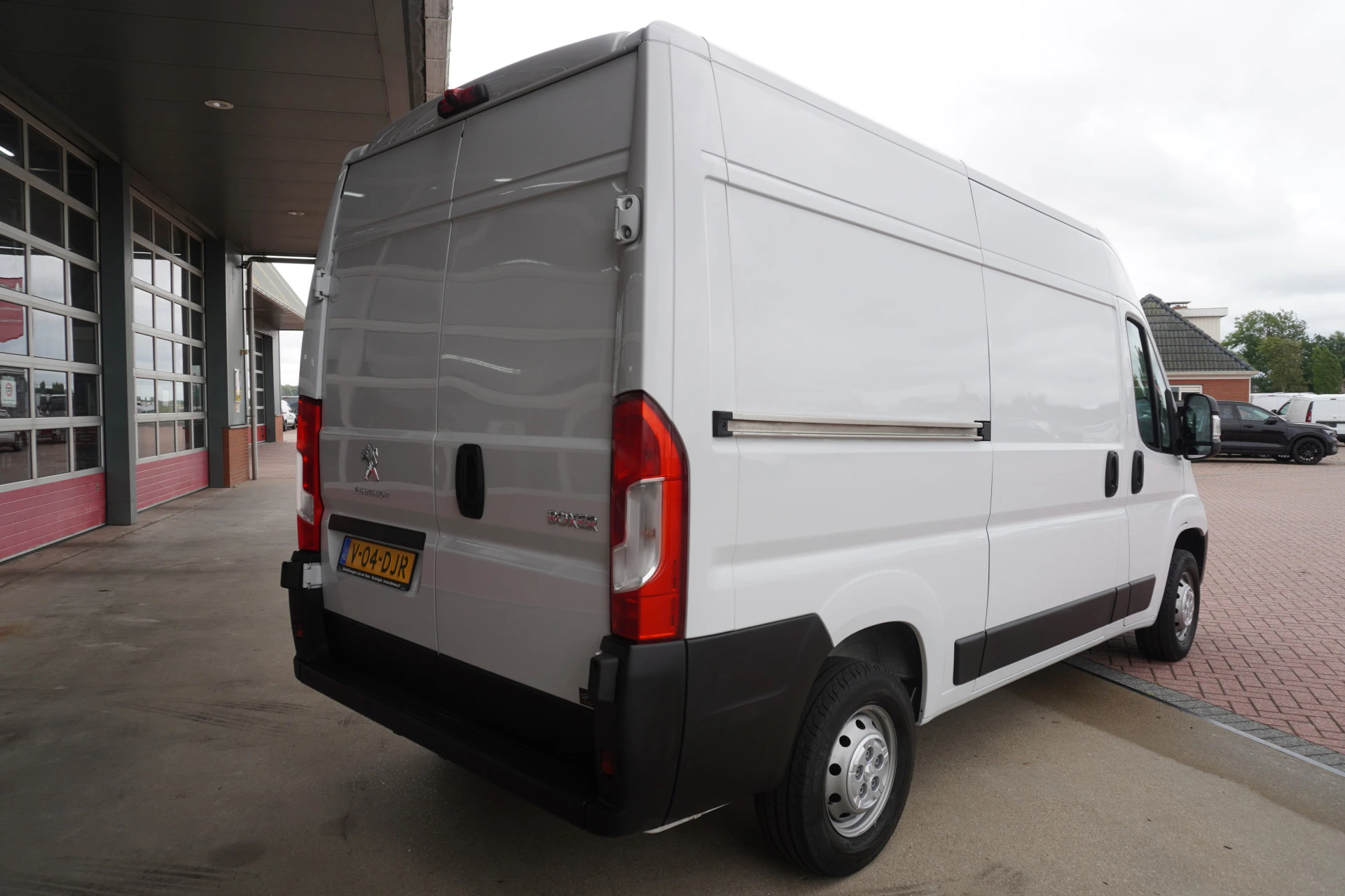 Peugeot Boxer 2023 - 2.2 BlueHDi 140PK L2H2 3.3t afbeelding 4