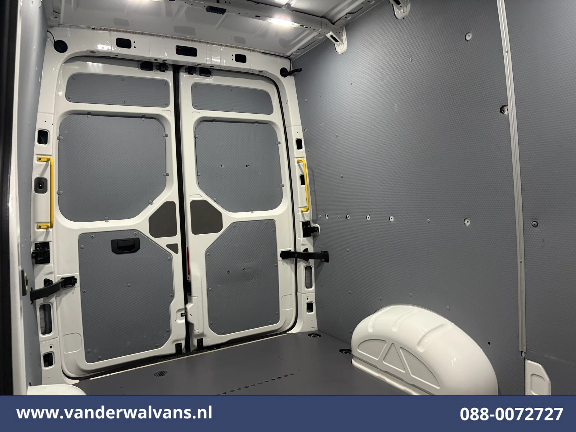 Volkswagen Crafter 2021 - 2.0 TDI 141pk L3H3 L2H2 Euro6 Airco | Navigatie | Apple Carplay | Chauffeursstoel obrázek 9