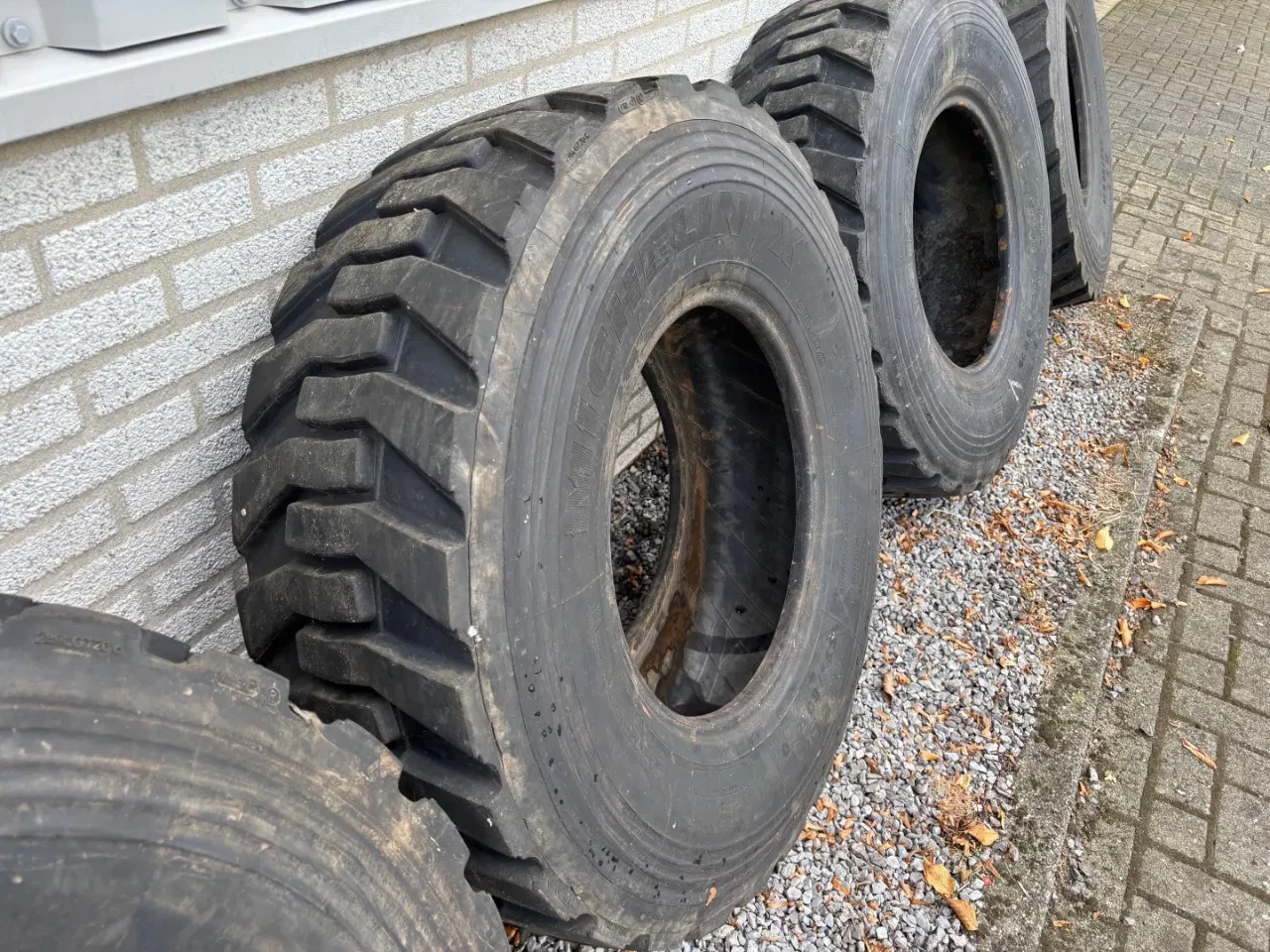 Michelin - Used 335/80R 20 XZL (set of 4) Bild 5