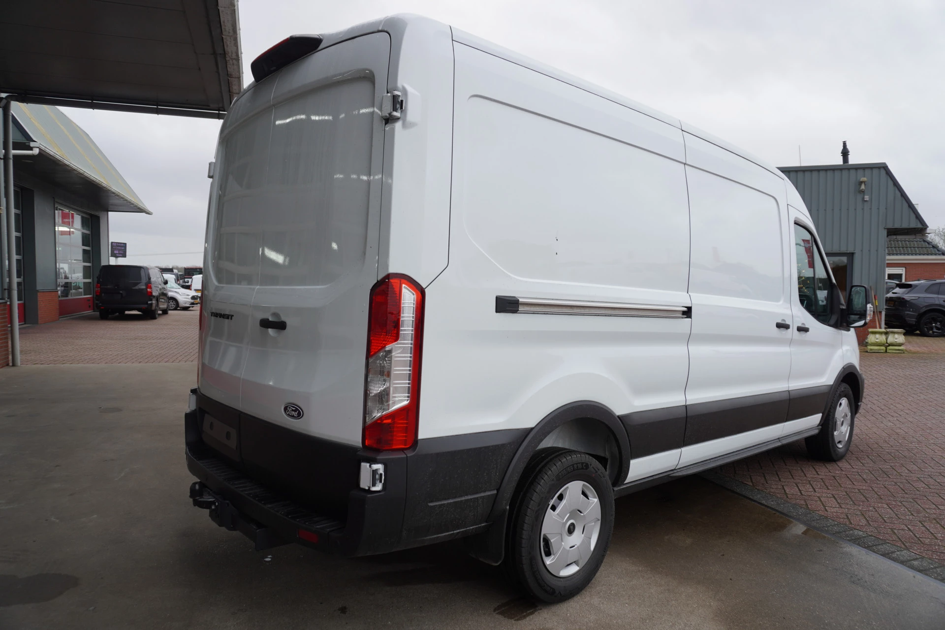 Ford Transit 2024 - 350 2.0 TDCI 130PK L3H2 Trend afbeelding 4