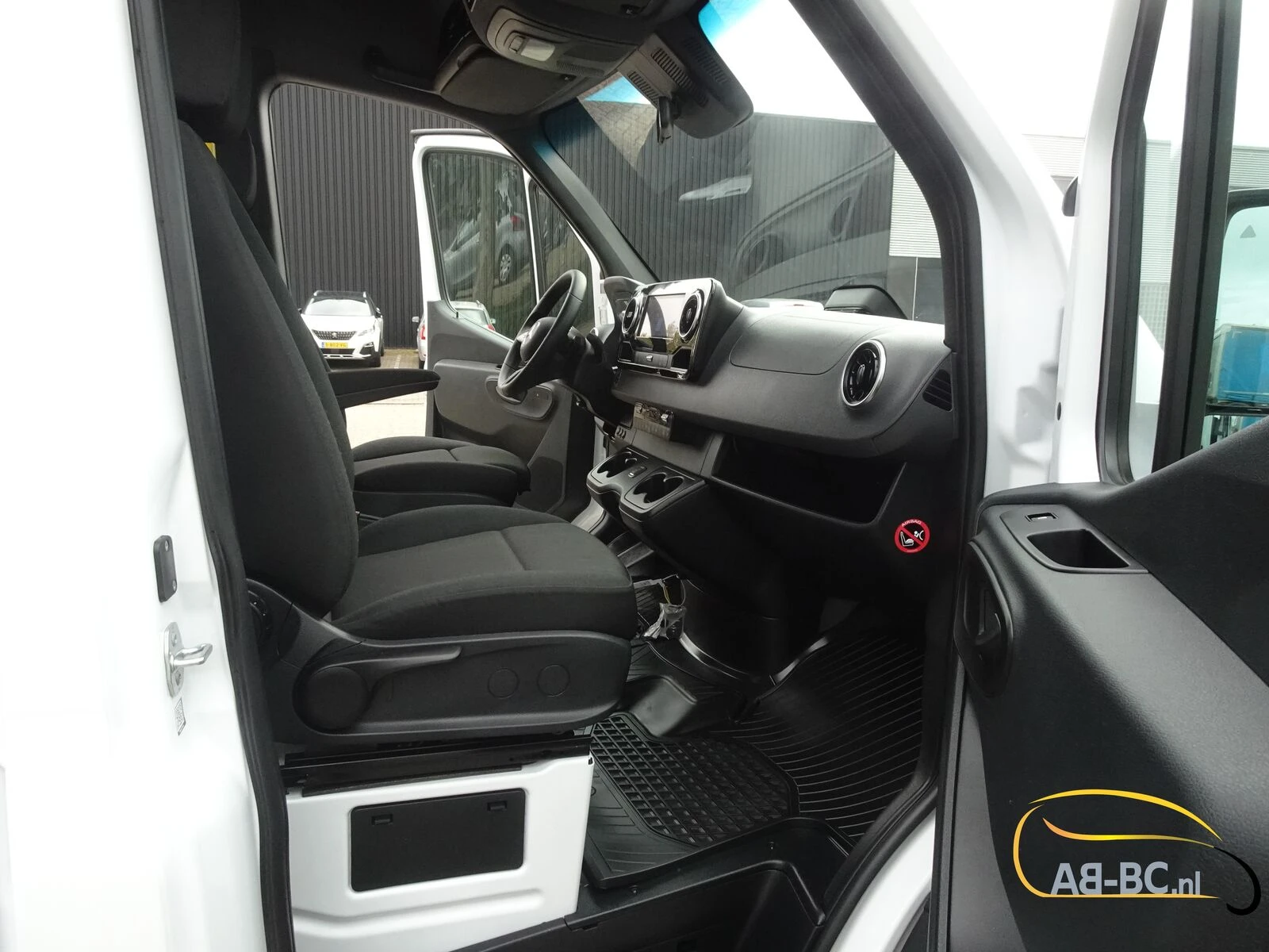 Mercedes-Benz eSprinter - 17 Seats Electric Range: 465 km Bild 35