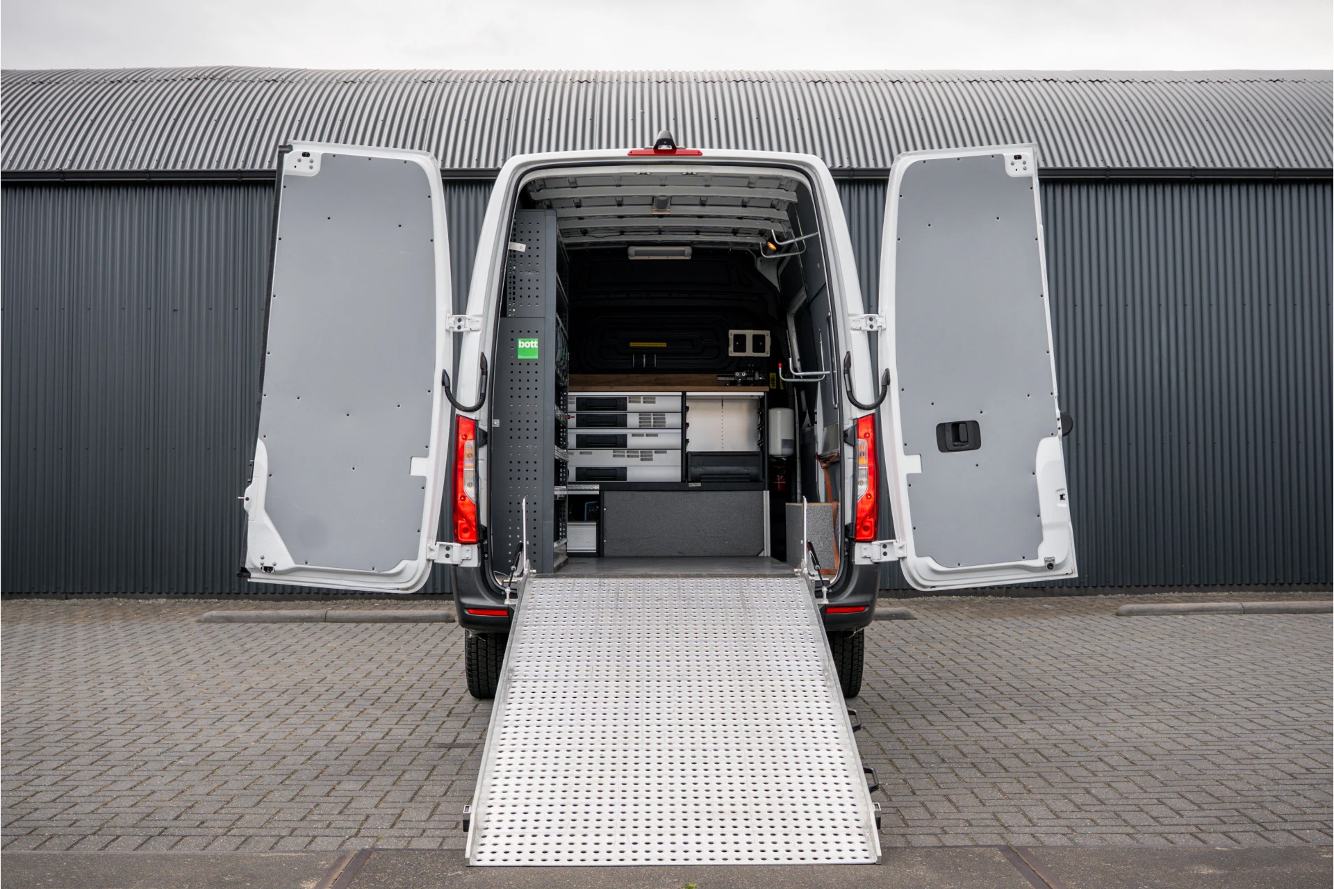 Mercedes-Benz Sprinter 2019 - 311 CDI RWD L2H2 | | Volledig Ingericht | Mbux | Camera | Climatronic afbeelding 10