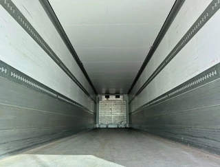 Schmitz Cargobull N/A 2013 - 3-AS   STUURAS   CARRIER VECTOR 1550    GEGALVANISEERD CHASSIS   GOEDE BANDEN    TOP STAAT NL TRAILER изображение 10