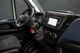 Iveco Daily 2021 - 35C18 | Bakwagen met laadklep | N1 | Automaat | Trekhaak | Cruise | 180PK | Euro 6 | Climatronic | afbeelding 2 miniatuur