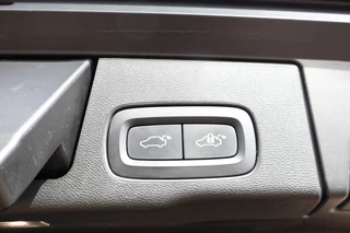 Volvo XC60 2022 - 2.0 B4 Aut. R-DESIGN / Panorama dak / Volleder immagine 29