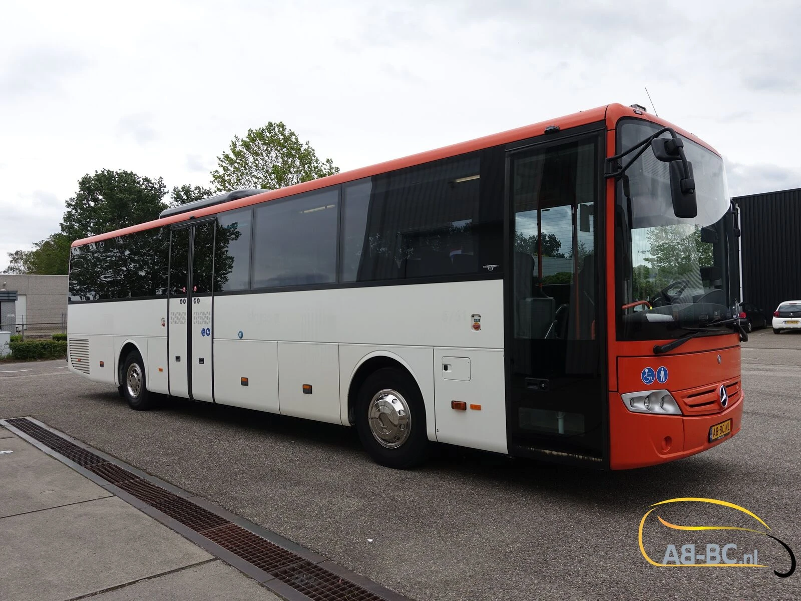 Mercedes-Benz Intouro 49 Seats Liftbus EURO 6 2016 image 1