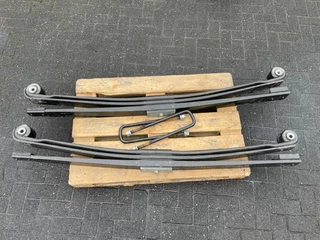 MAN N/A - 81.43402-6592 REAR AXLE SPRINGS 13T 4X2 / 4X4 (LIKE NEW) image 1