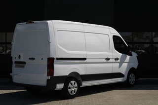 Renault Master 2024 - T35 2.0 dCi 170pk L2H2 Extra - 2x Schuifdeur - Navigatie - Blind Spot - Camera - Stoelverwarming - Verwarmde voorruit - Rijklaar immagine 3