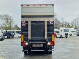 Volvo FH 2013 - 13.460 Globetrotter XL 6x2 - Box with side doors - Loadlift + Kelberg trailer 2012 with loadlift bild 6