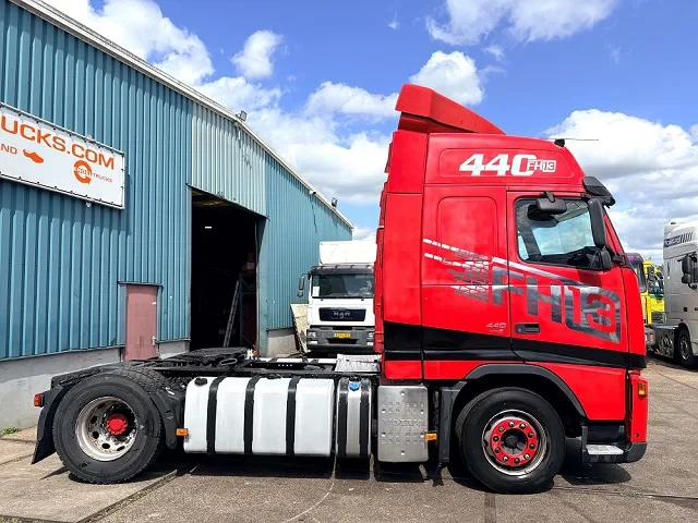 Volvo FH 2008 - 13.440 GLOBETROTTER (12+2 GEARS MANUAL GEARBOX / EURO 5 / VBI-BRAKE / 2x TANK / AIRCONDITIONING / FRIDGE UNDER BED) afbeelding 4