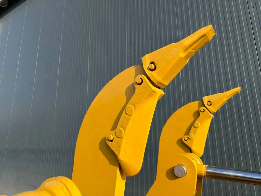 Cat 2026 - D8 Multi Shank Ripper obrázek 8