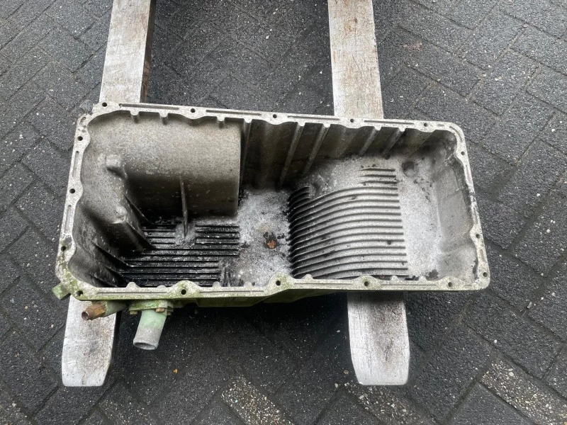 Mercedes-Benz - A 4220140102 / A 422 014 01 02 CARTERPAN V-8 ENGINE image 5