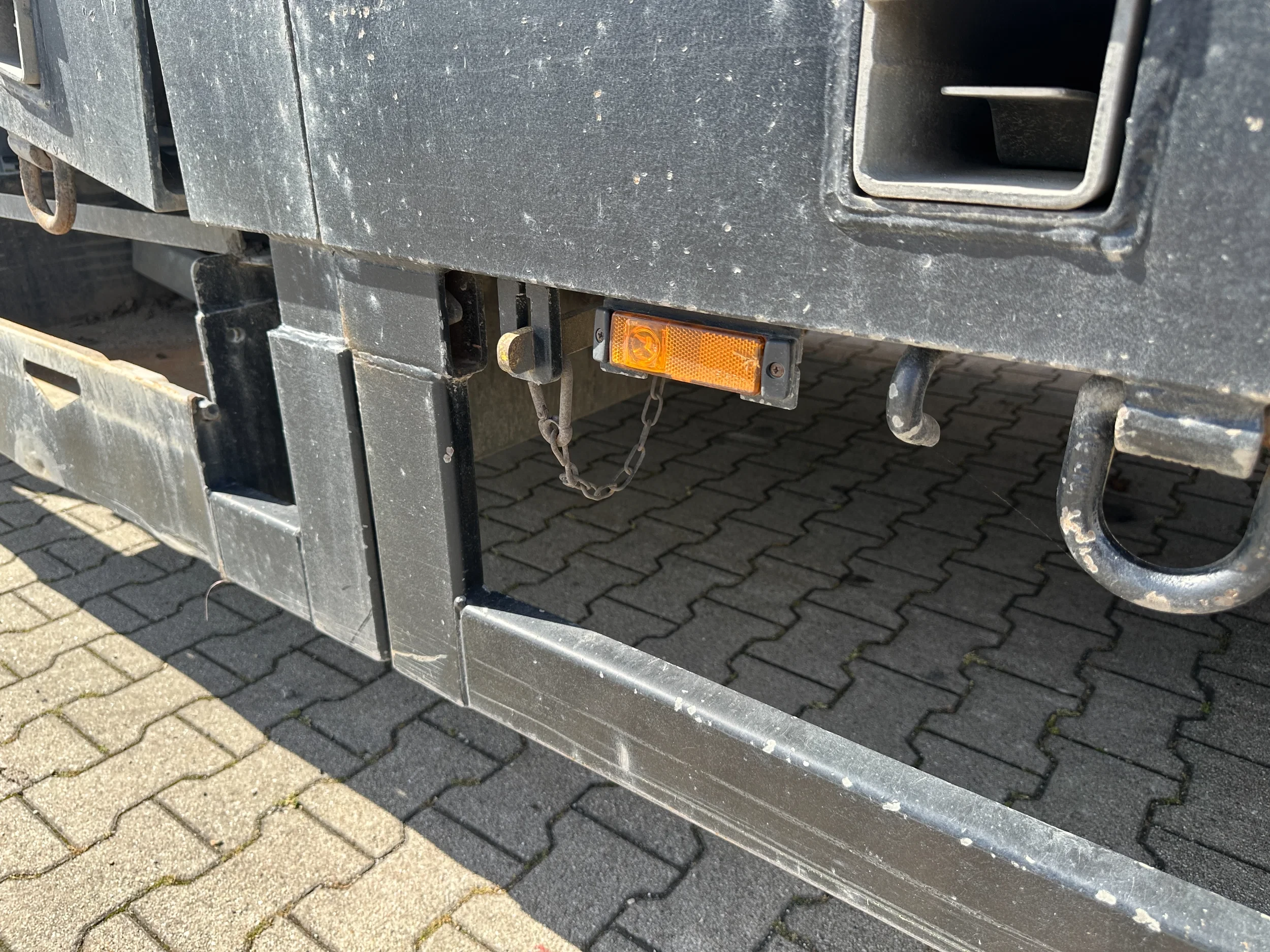 Broshuis 2017 - 3ABSD Lowloader 3-axle / GVW: 59.000kg / Neck: 23.000kg / hydraulic steering + ramps + loading table / 4.60m extendable / winch / liftaxle afbeelding 34