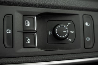 Volkswagen Transporter 2021 - T6.1 Bulli 2.0 TDI L1H1 | Virtual cockpit | Automaat | 150 PK | 3-Zits | 1e Eigenaar | LED | Camera | Carplay | PDC | Zijschuifdeur R+L | Trekhaak image 24