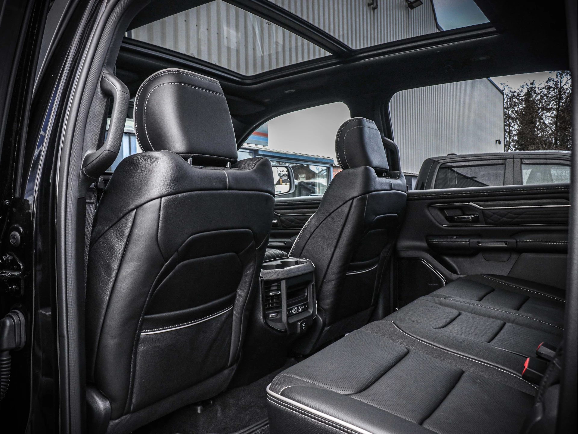 Dodge Ram 1500 2024 - Limited Night Hurricane | 3.0L High Output 540pk 4x4 Crew Cab obrázek 15