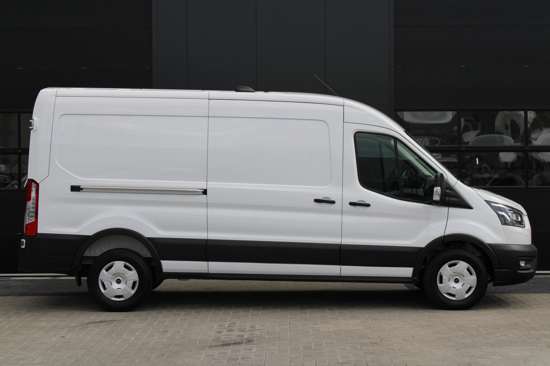 Ford Transit 2024 - 350 2.0 TDCI L3H2 Trend 130pk Trend - Facelift - Xenon - Carplay - Android - Camera - Airbag Passagier - Rijklaar obrázek 4
