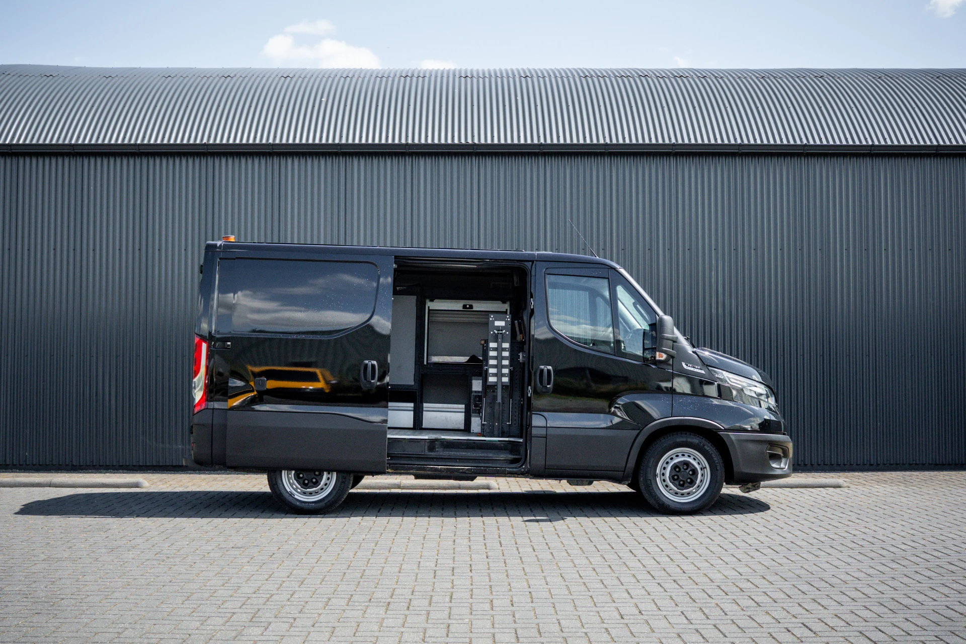 Iveco Daily - 35S16 L1H1 | Automaat | Trekhaak 3.5T | Volledig ingericht | LED | Camera | Cruise | Airco afbeelding 7